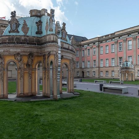 Studio Apartment Im Palais Fleur Blanche Potsdam Bagian luar foto