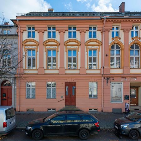 Studio Apartment Im Palais Fleur Blanche Potsdam Bagian luar foto