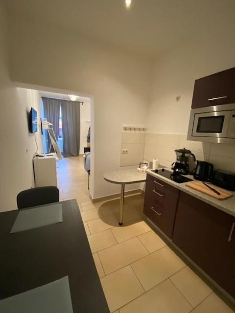 Studio Apartment Im Palais Fleur Blanche Potsdam Bagian luar foto