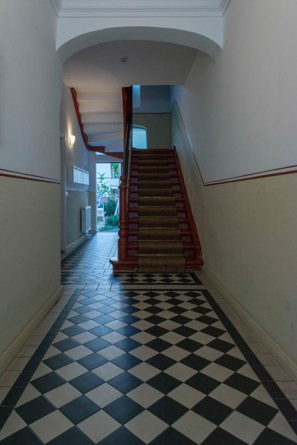 Studio Apartment Im Palais Fleur Blanche Potsdam Bagian luar foto